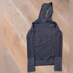 Lululemon Long Sleeve Grey Hooded Performance Top Size 4